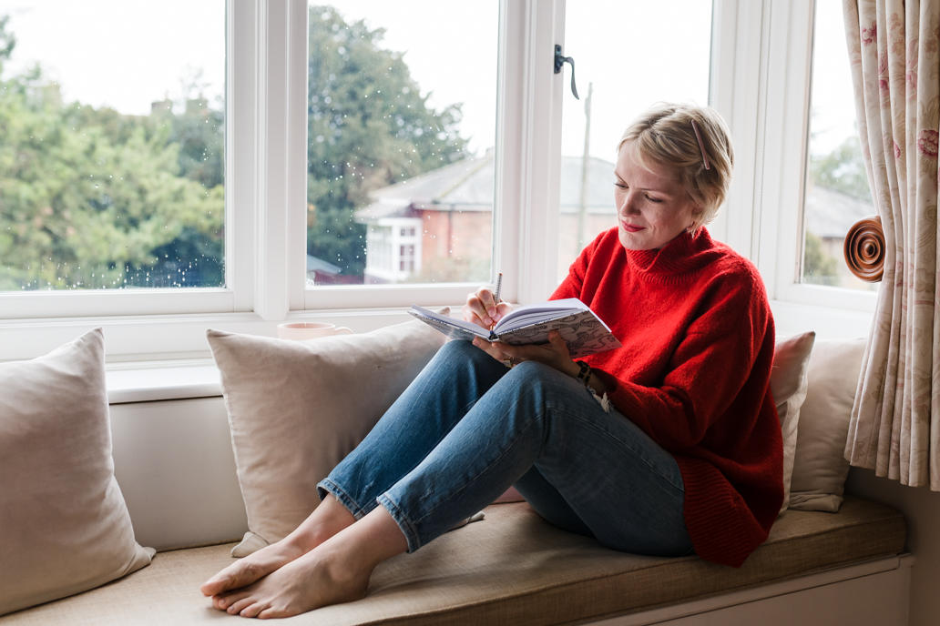 Amie, women's hormone health nutritionist Surrey